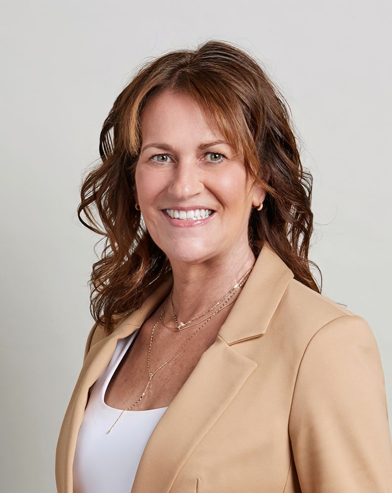 Angie Salmon headshot