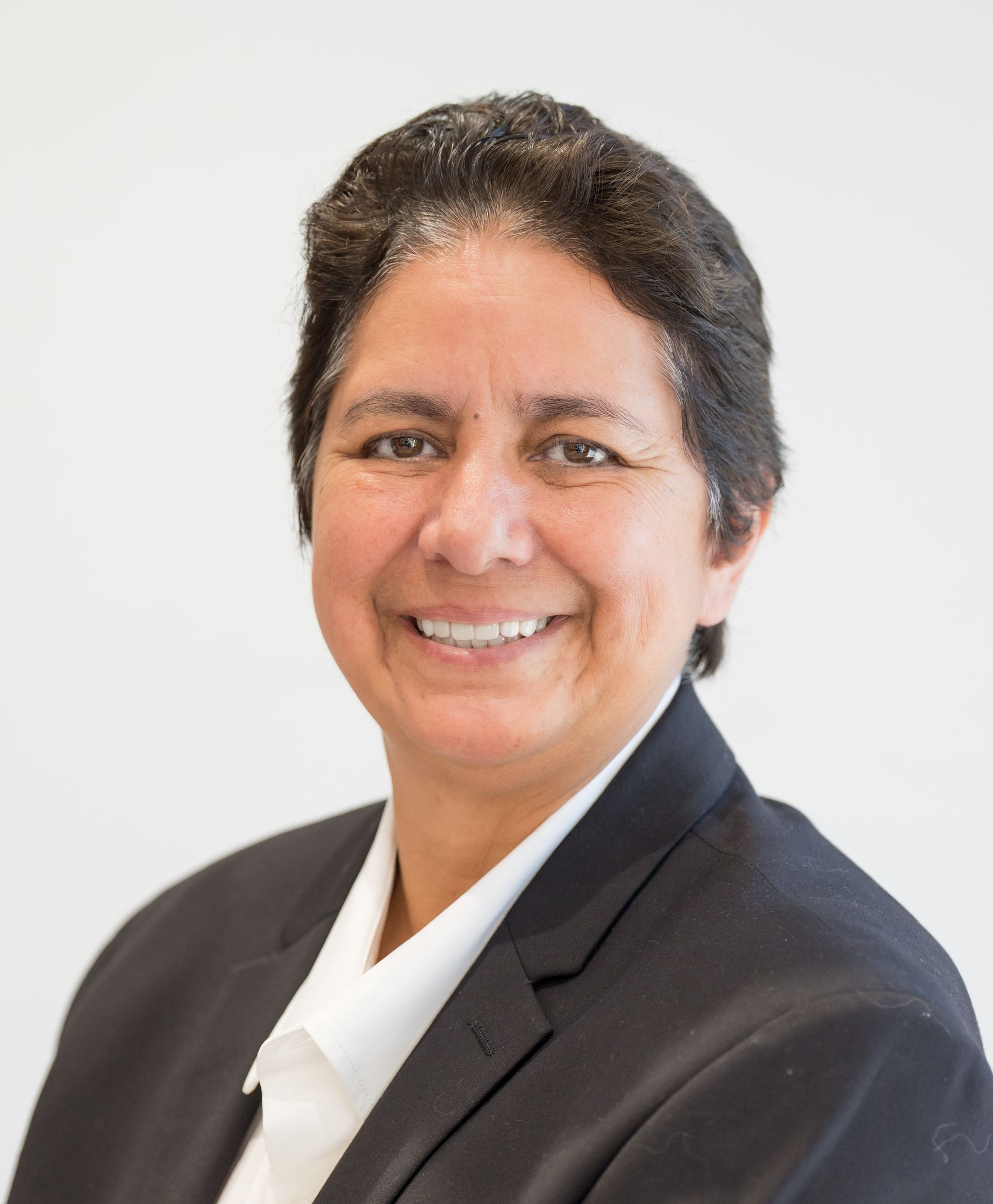 Laura Olguin headshot